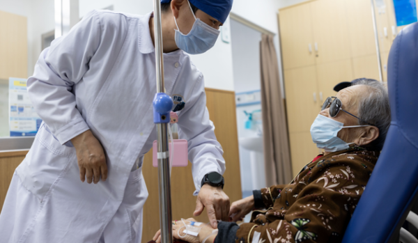 正中优配 培养社区“一专多能”护士，上海这10年是怎么做的｜医养照护人才市场大调研
