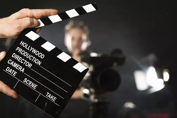 华夏国际 喜剧电影《特立独行》定档，白敬亭魏翔演绎“职场师徒”