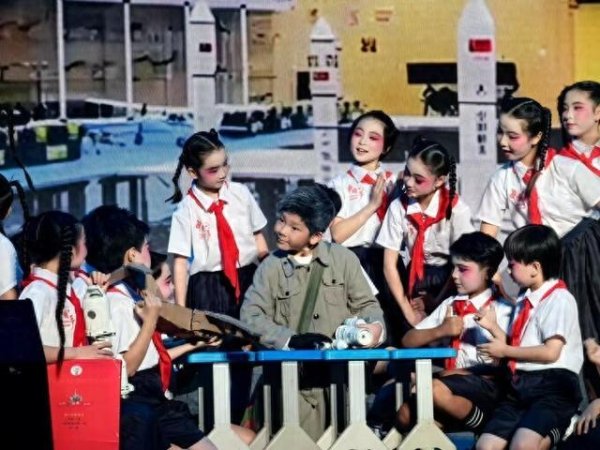 融合配资 十年获五金，她用戏曲点燃孩子心中的“小梅花”